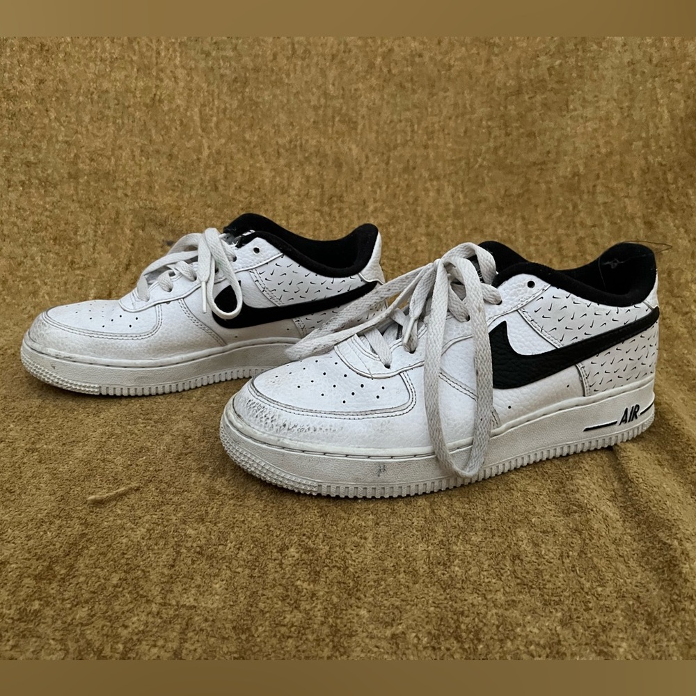 Nike Air Force Youth (White and Black)